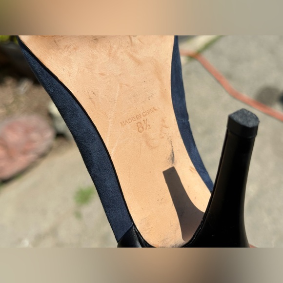 Madewell — The Maddie Navy Suede & Black Leather Pump - Picture 7 of 7